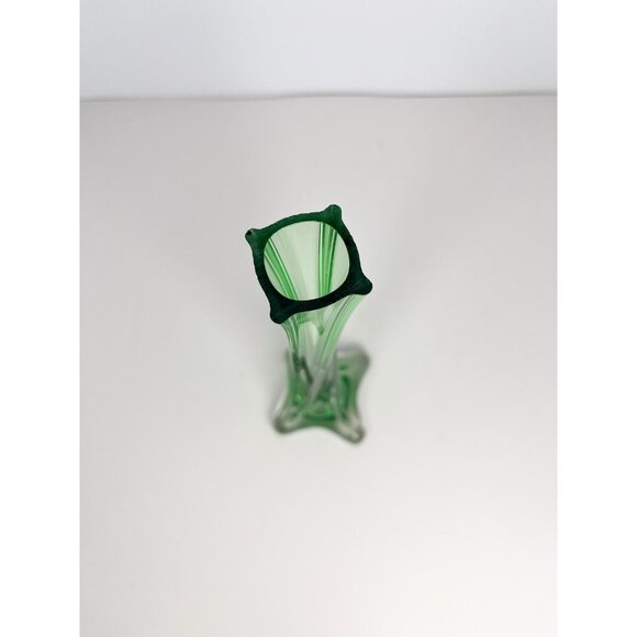Vintage MCM emerald green art glass bud vase - twisted glass, footed - Picture 5 of 9